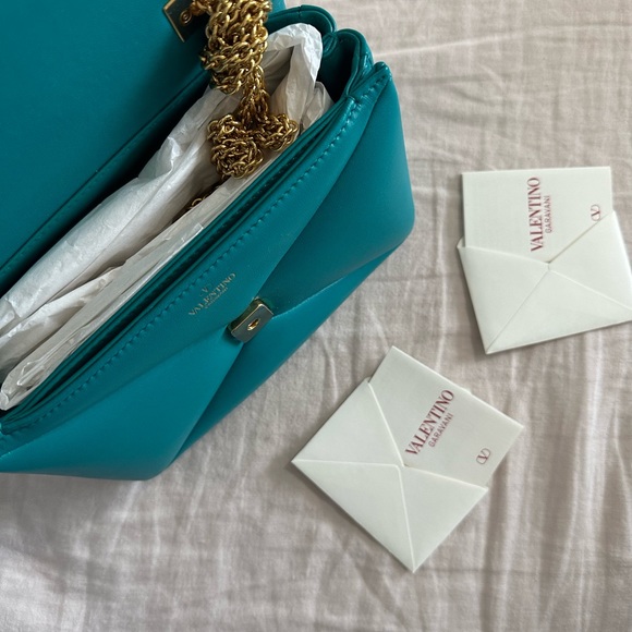 Authentic NWT valentino ONE STUD NAPPA BAG WITH CHAIN - Picture 14 of 17